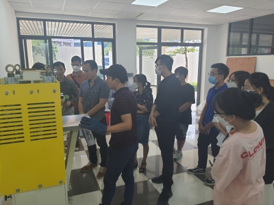 Lắp đặt và bàn giao máy ép nhiệt cho trường đại học Phenikaa